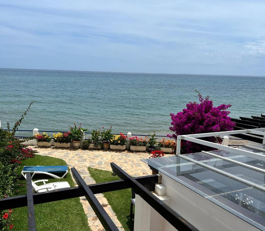 Newly Renovated 2 Bedroom Beachfront House Sitio de Calahonda Exterior photo