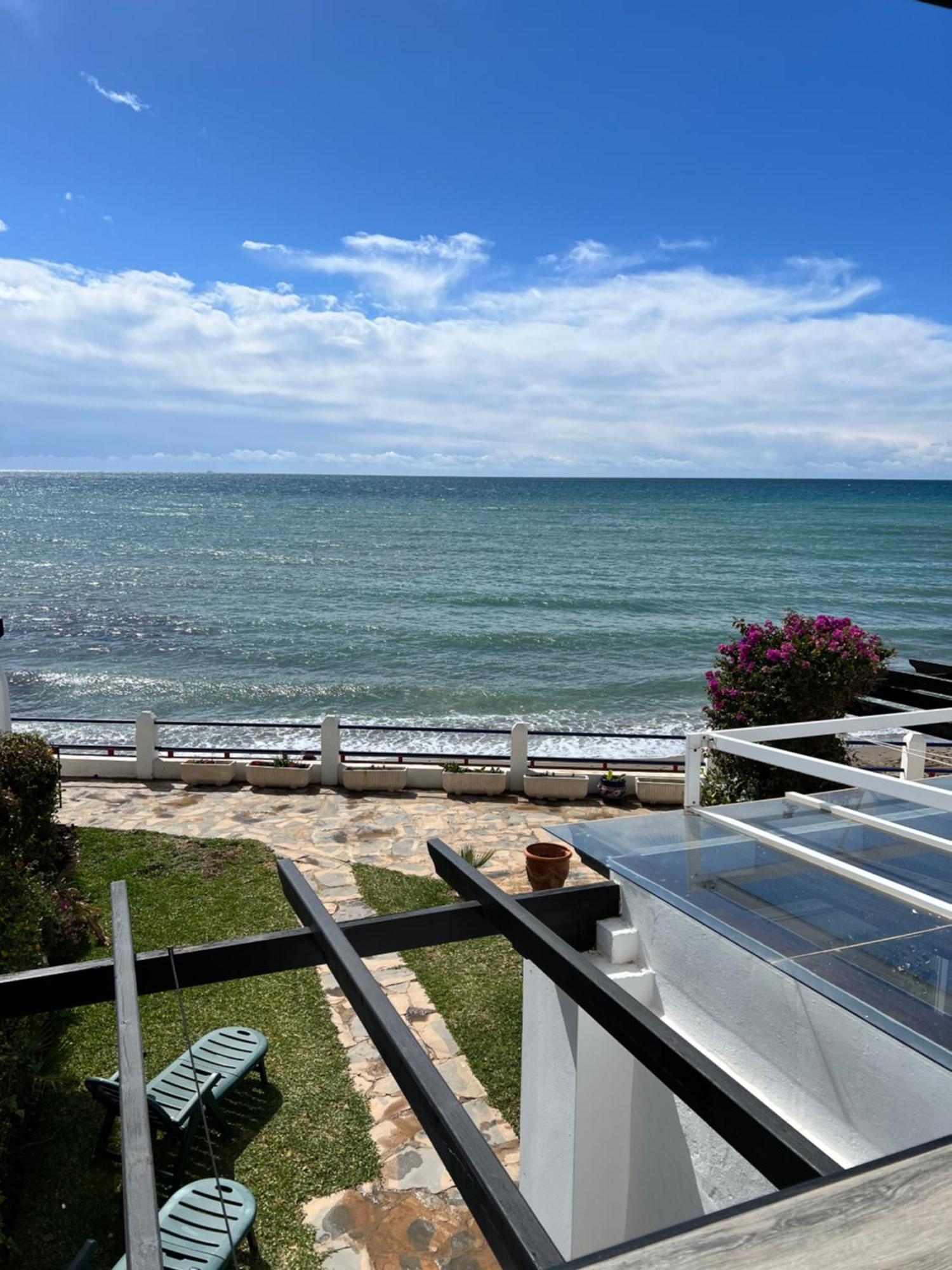 Newly Renovated 2 Bedroom Beachfront House Sitio de Calahonda Exterior photo