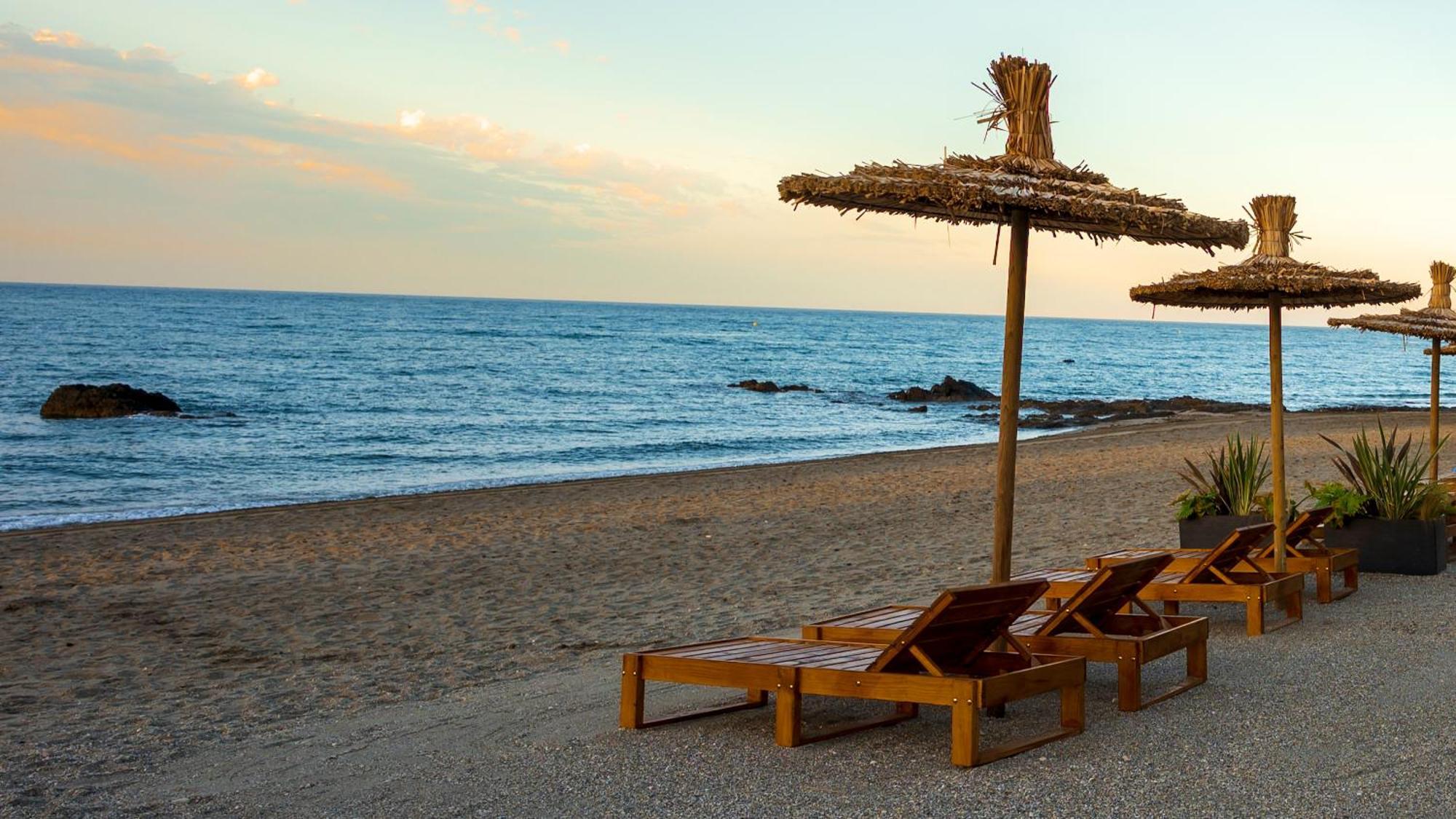 Newly Renovated 2 Bedroom Beachfront House Sitio de Calahonda Exterior photo
